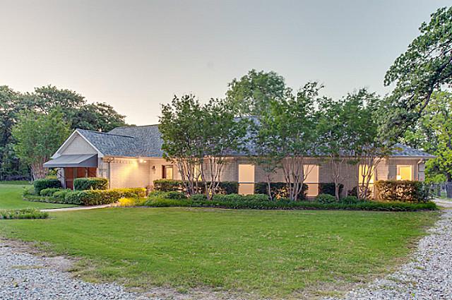 1225 Oak Trail front