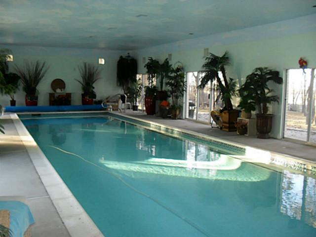 1225 Oak pool