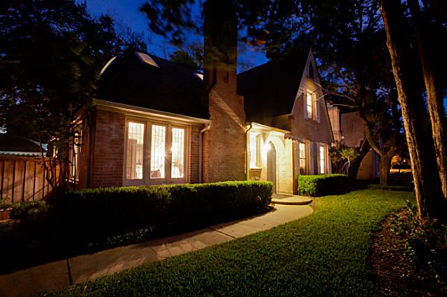 1310 W Canterbury
