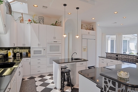 1620 Airpark Lane kitchen