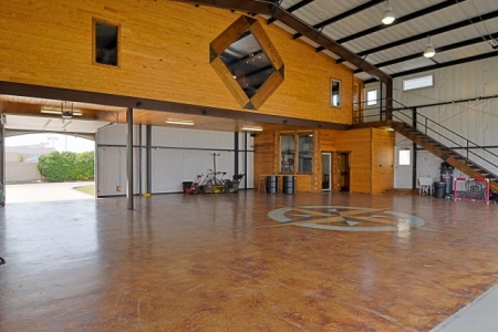1620 Airpark lane Hangar