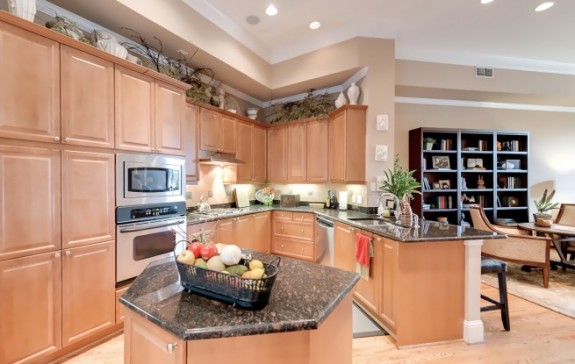 2445 Worthington Kitchen