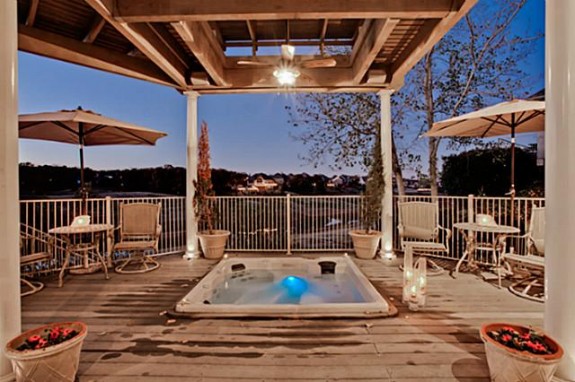 2811 Timbercrest Hot Tub