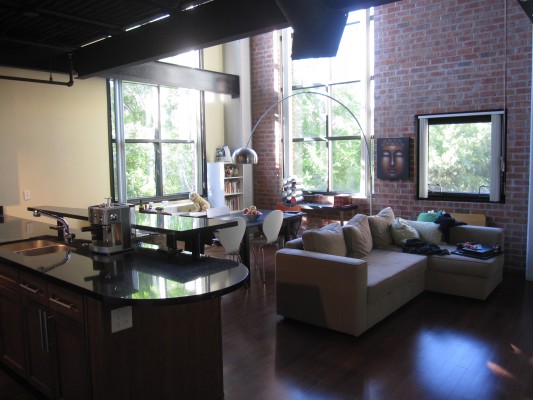 3110 Thomas Living