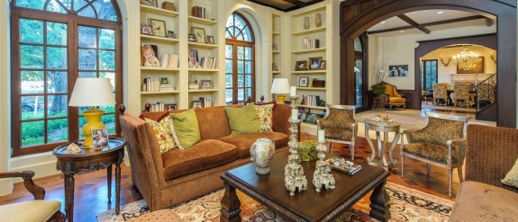 4223Bordeauxliving room