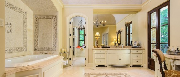 4223Bordeauxmaster bath