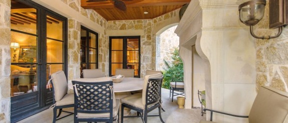 4223Bordeauxoutdoor room
