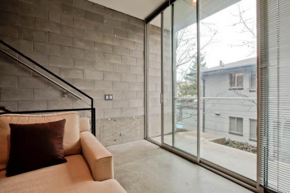 4438 Cole Balcony