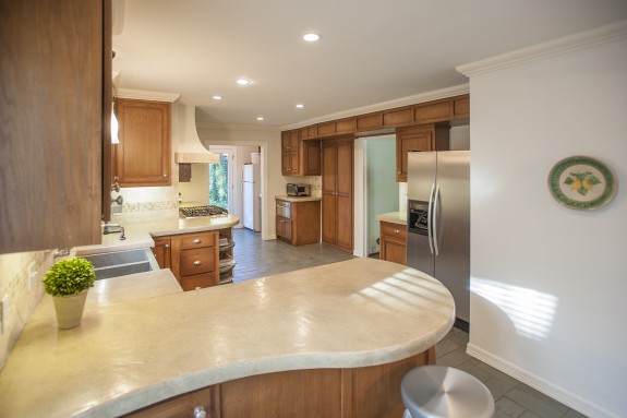 5431_W_University_Kitchen