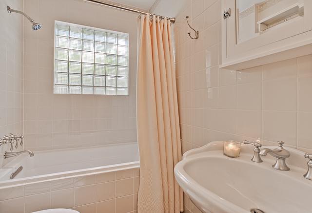 5523 Druid Master bath