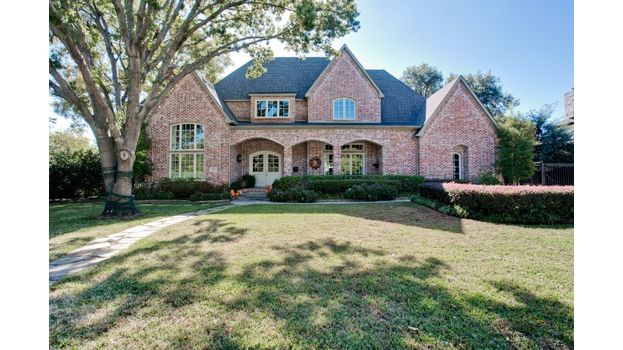 6414 Deloache Front