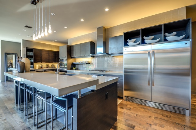 6720 Greenwich kitchen