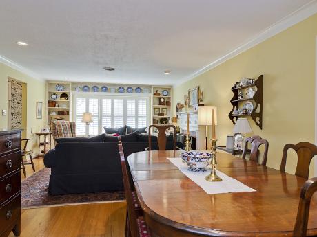 6835 Woodland LR
