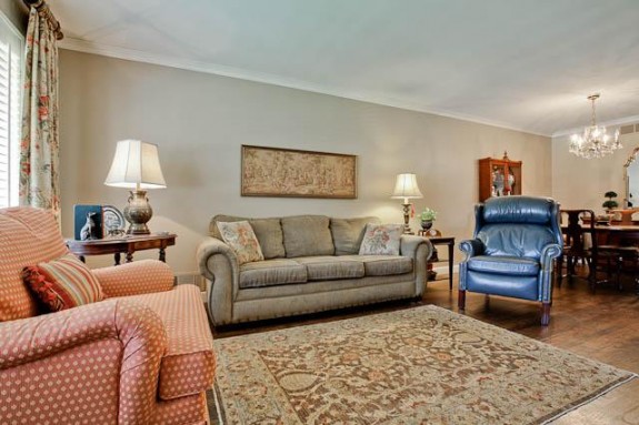 6907 Dalhart Living