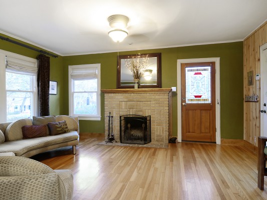 6927 Patricia Living