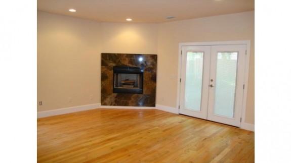 7023 Casa Loma Living