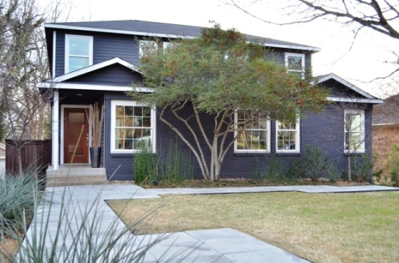 7210 La Vista front