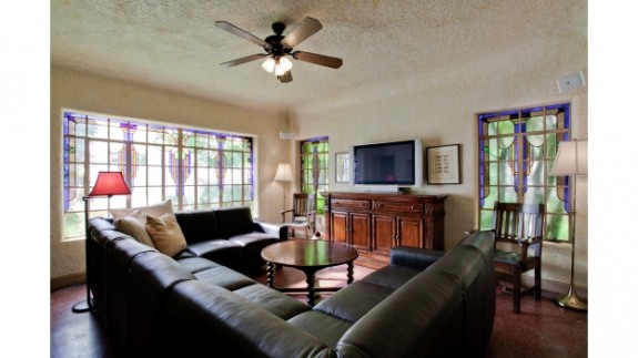 7210 Lakewood Den