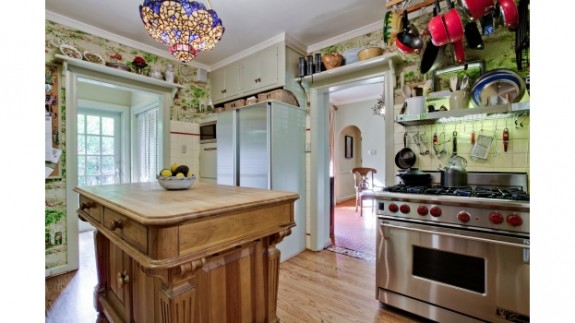 7210 Lakewood Kitchen