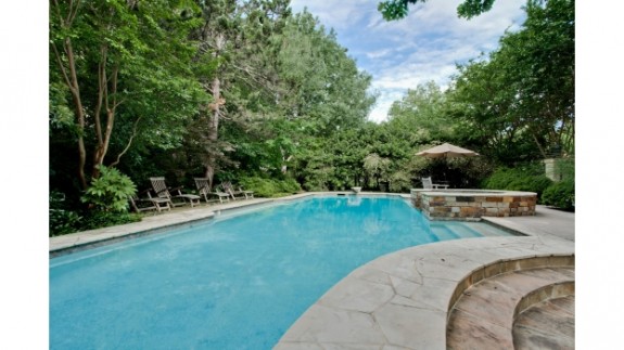 7210 Lakewood Pool
