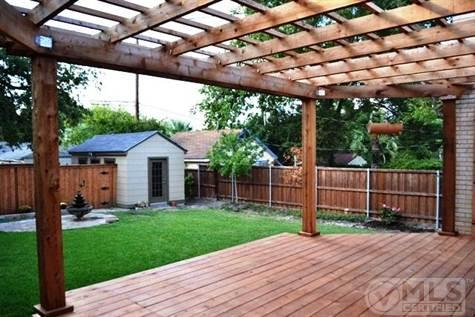 7327 Lakewood Backyard