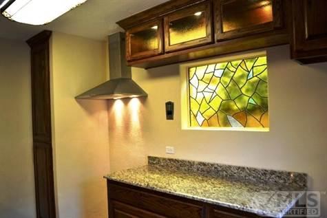7327 Lakewood Kitchen