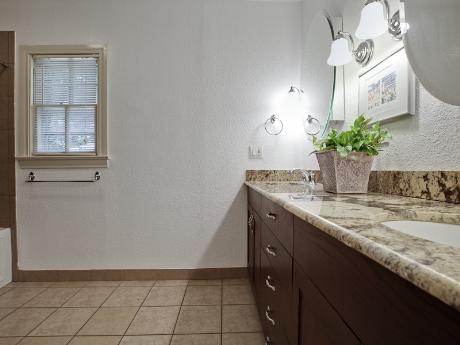 815 Kidd Springs Bath