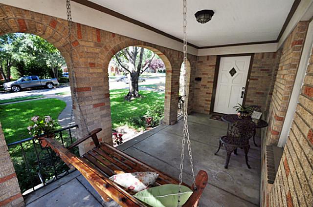 915 Stewart Porch