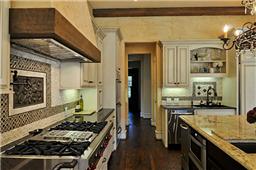 9506 Parkford kitchen