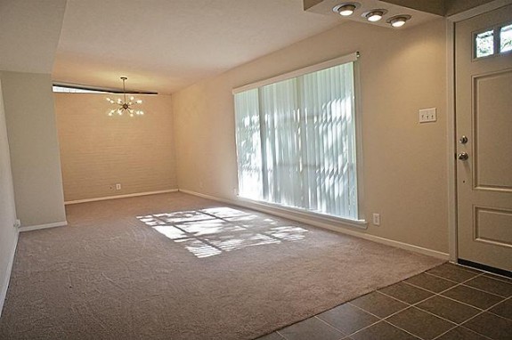 9907 Estacado Foyer