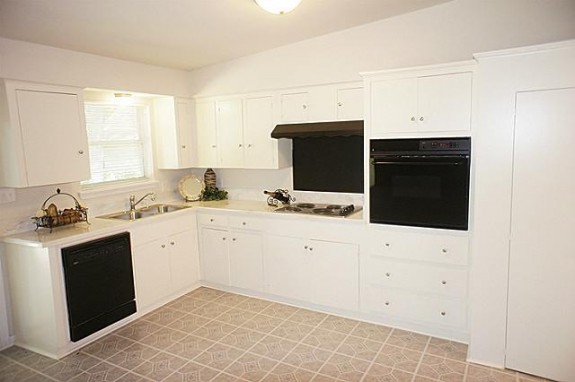 9907 Estacado Kitchen