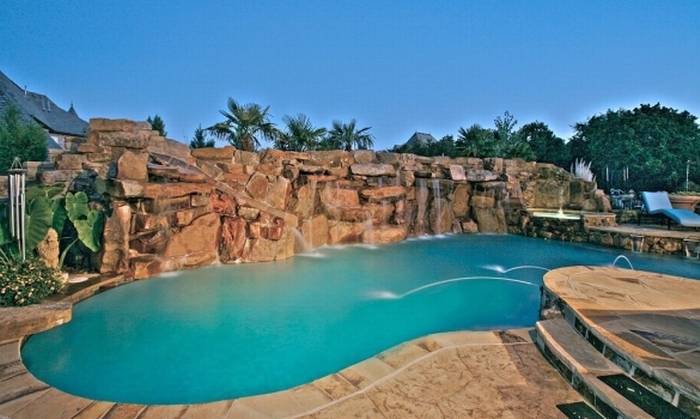 DeMarcus Aldridge pool
