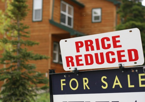 0420_price-reduced-house-sale-sign_485x340