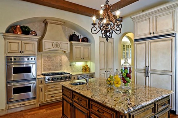 Mike Modano's Kelsey Square house kitchen