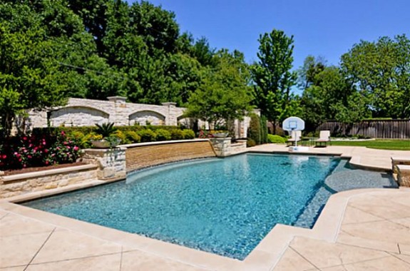 Mike Modano's Kelsey Square house pool